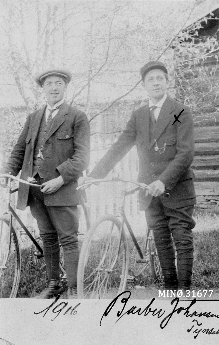 Portrett av to menn med sykler