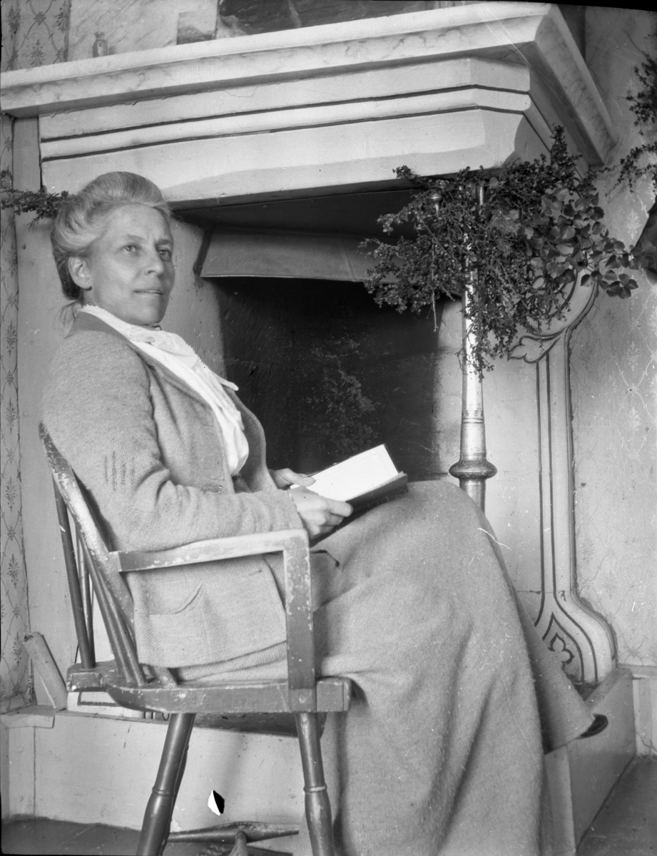 Rikard Berges fotoarkiv. Portretter, gruppebilder, landskap, fjellturer. Bilde nr. 4

Fotografier tatt av Rikard Berge. 642 nummer. Samlingen består av negativer bladfilm. Motivene er ført inn i egen protokoll av Berge. Protokollen har tittel "Bilæt-emne"