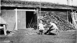 Bebyggelse, redskap, Knut Sagbakken setter slepriva istand t