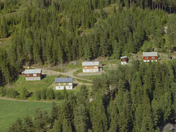 Øyer, Tretten, Tutruddalen, skog, dyrket mark i nedre, venst