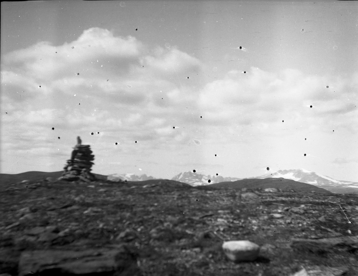Rikard Berges fotoarkiv. Portretter, landskap, folkeliv. Bilde nr. 8.

Fotografier tatt av Rikard Berge. 642 nummer. Samlingen består av negativer bladfilm. Motivene er ført inn i egen protokoll av Berge. Protokollen har tittel "Bilæt-emne"