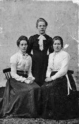 Portrett av 3 kvinner