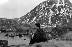 Båter på havna i Lofoten.  Kåre Ryvoll, Stangnes Tranøy, sit