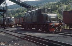 Elektrisk lokomotiv El 1 2020 og El 11.2096 på Ål stasjon