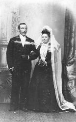 Brudebilde. Ole og Marie Brandnes f. Løvmo. Bodde for det me