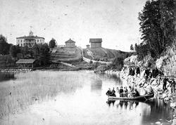 Ukjent sted, antakelig ikke fra Østfold, gruppe på båttur i 