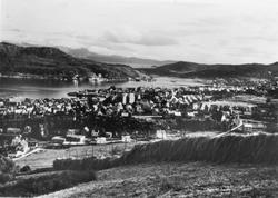 Samasjøen og Harstad sentrum. Hesje i forgrunnen og Gangsås 