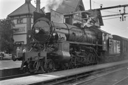 Persontog fra Gjøvik til Oslo Ø på Gjøvik stasjon. Toget tre