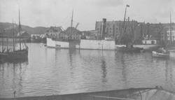 D/S "Sisilia" på havna i Ålesund