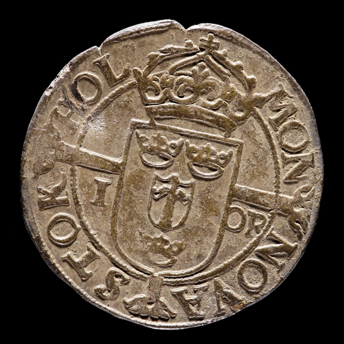 Ett öre, Johan III, år 1576. Åtsida med lilla riksvapnet, krönt. Frånsida med bild av kungen.
