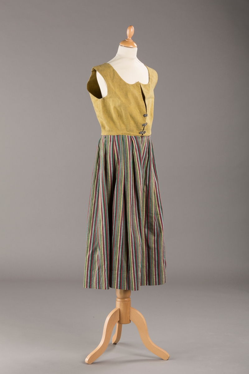 Striper i renningen i skjørtet