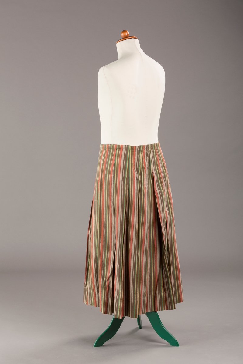 Stripete bomullsskjørt med nedsydde legg, uten linning, lukkes med trykknapper.