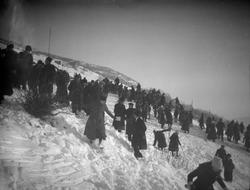 Tilskuere ved hopprenn i Brandvoldsbakken, nå Brakjebakken, 