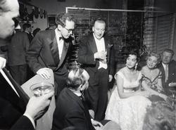 Fransk festival. Fra det franske ball i Grand Hoitell Royal.