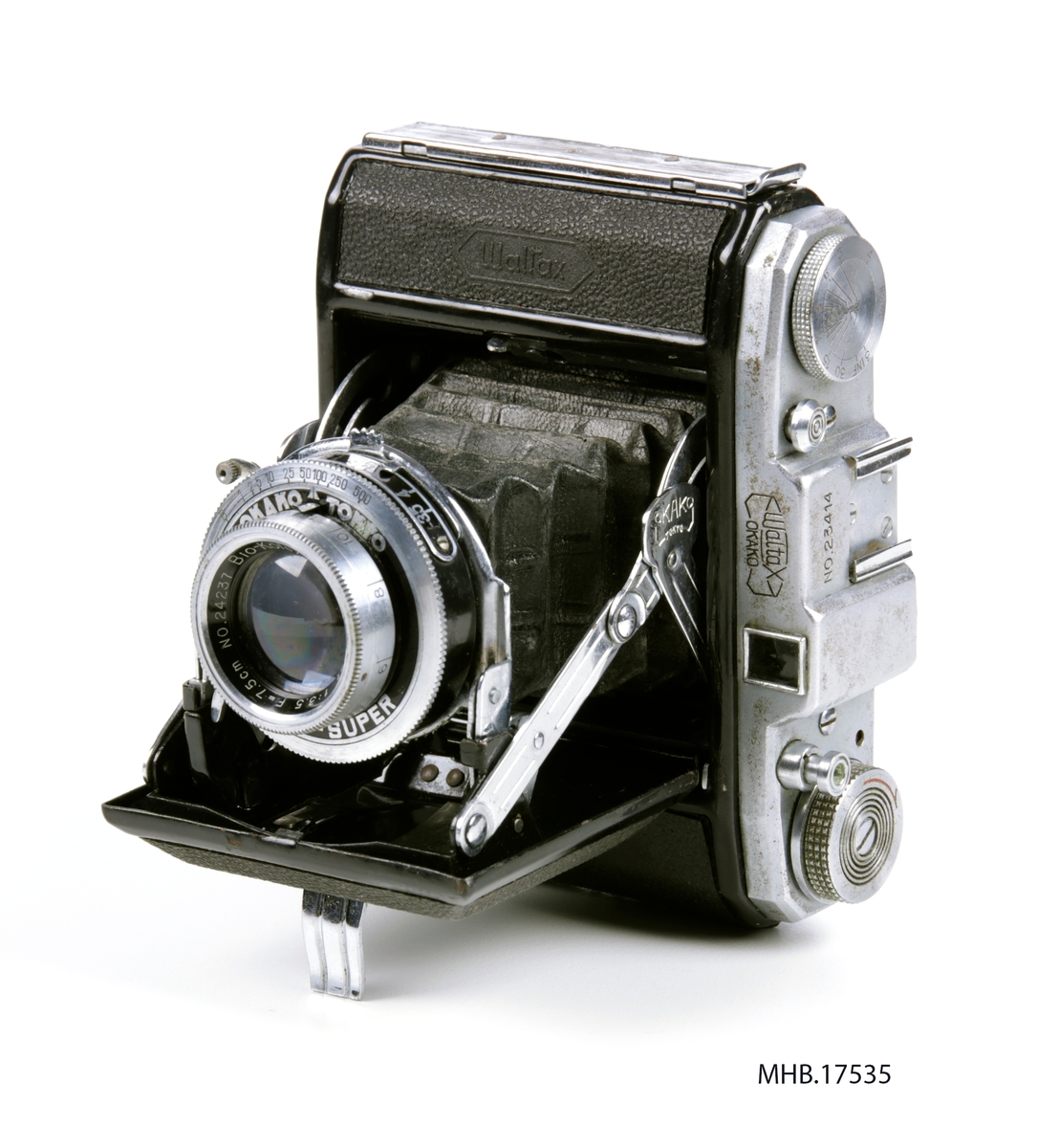Folde fotoapparat Waltax Okako No.23414 m/etui og Kolex Anastigmat linse No.24237 og lukker Dabit-Super No.24737. Japan.