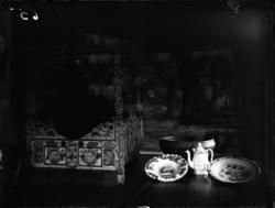 Rikard Berges fotoarkiv. Olav Torjusson. Seng, fat, bolle og