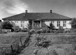 Lille Ulefos, fasade mot hagen.