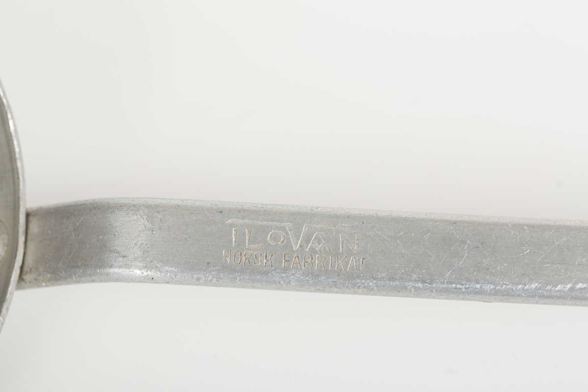 Øse med langt skaft med opphengskrok.