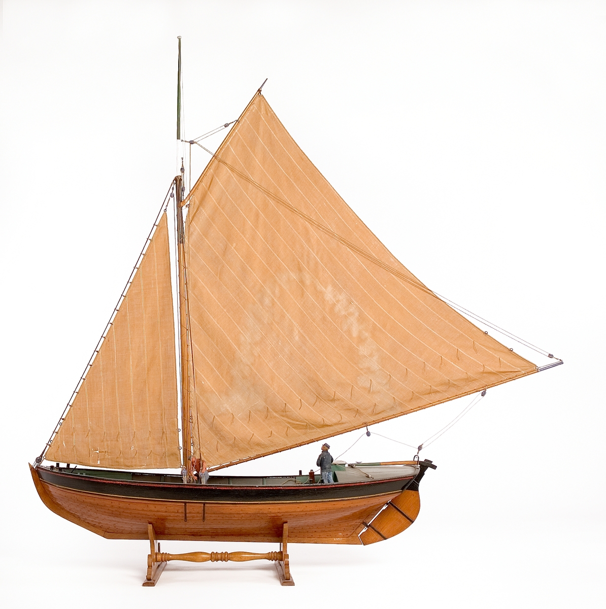 Riggad modell av sandkil. Tillverkad 1922 på Örlogsvarvet (Modelllkammaren) i Stockholm under ledning av amiral Hägg.