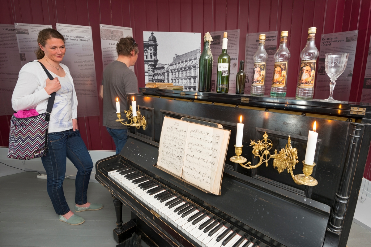 Kvinnemuseet Kongsvinger museum, Hedmark. Utstilling. Utstillinger. Dagny Juel. Piano.