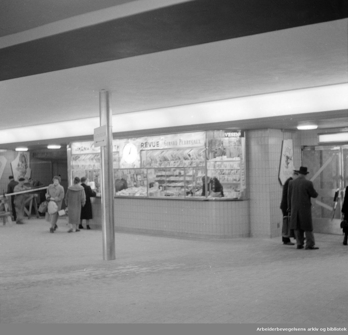 Undergrunnsbanens stasjon ved Nationalteatret. Februar 1957
