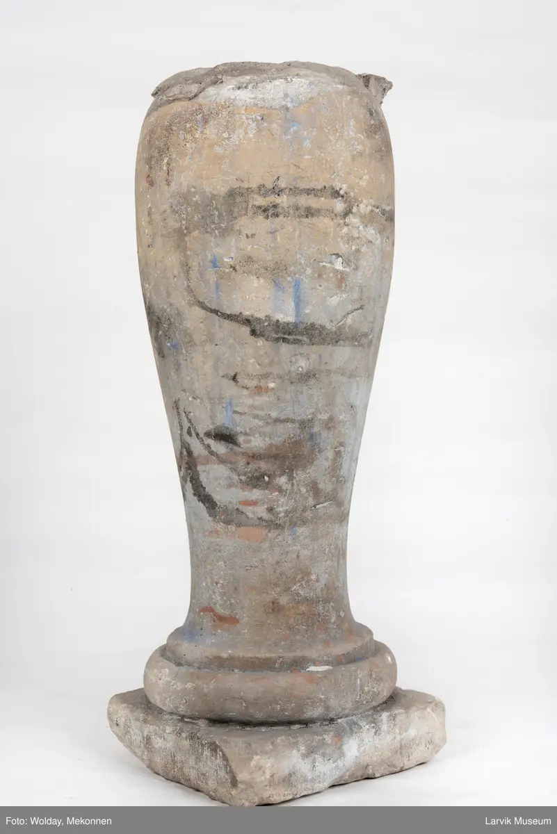 Har rester av dekor.