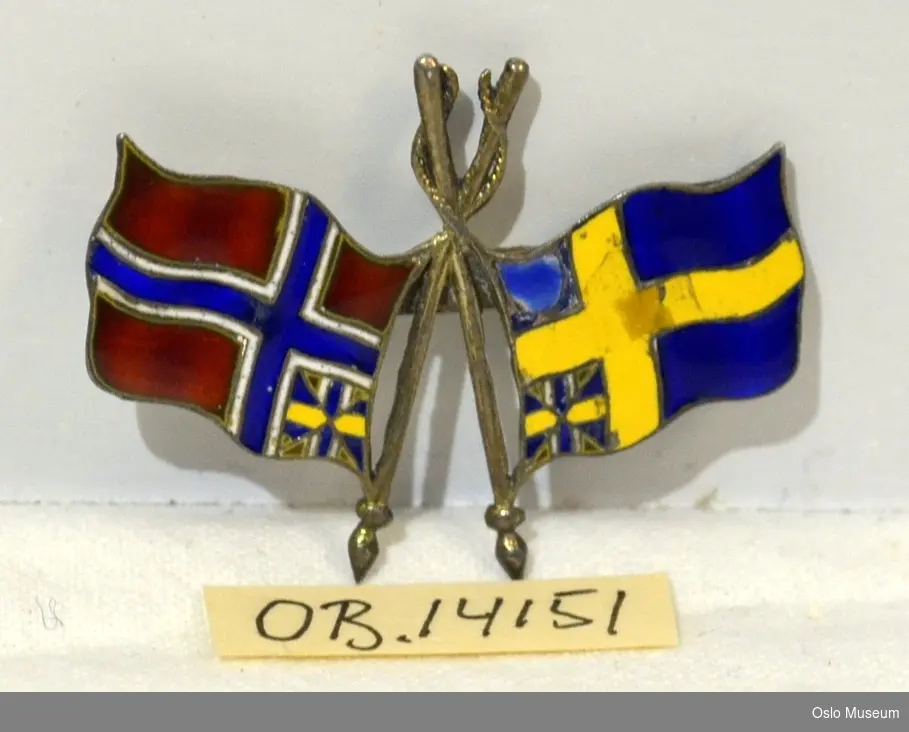Norsk/svensk unionflagg på tidligere nål.