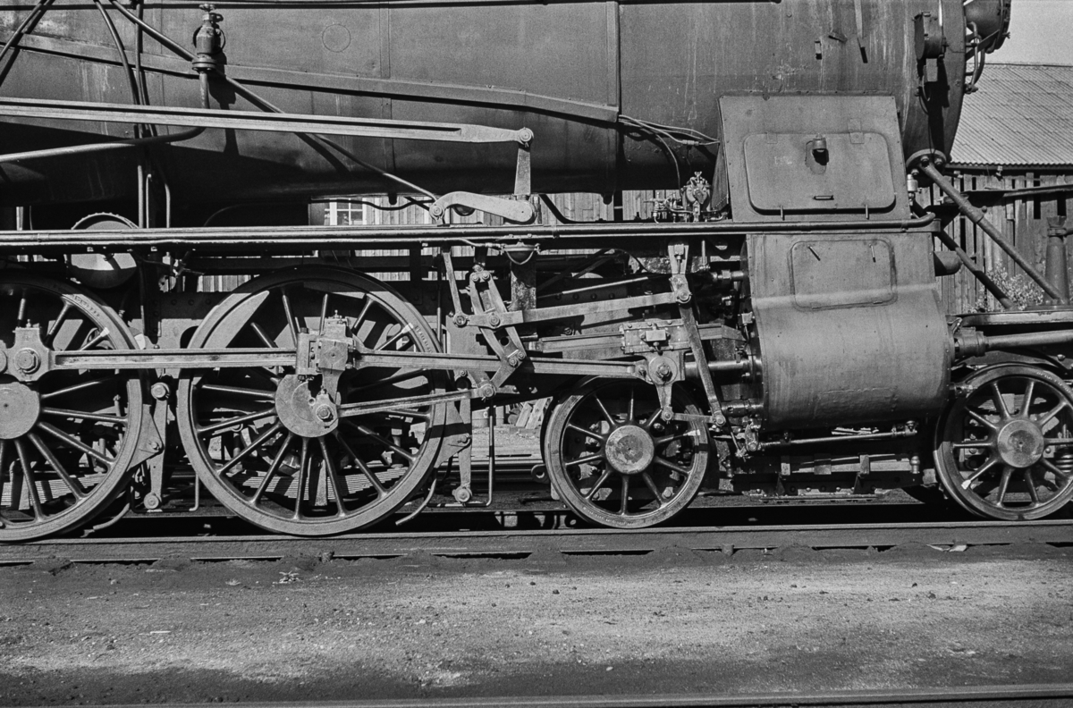 Sylinderpartiet på utrangert damplokomotiv type 30b nr. 353.