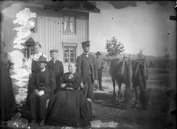 Rikard Berges fotoarkiv. Gruppebilde. 2 pl. av G. O. Nordbø.