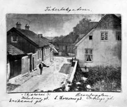Parti fra Taterbakgtaten. før brannen i 1886. Den gamle bran