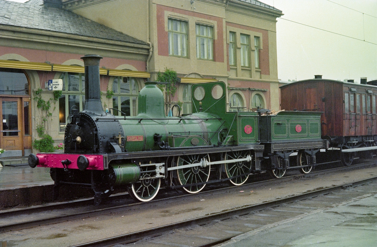 Norsk Jernbanemuseums damplokomotiv type 2a nr. 17 Caroline på Hamar stasjon.