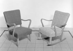 Gyngestol og lenestol.