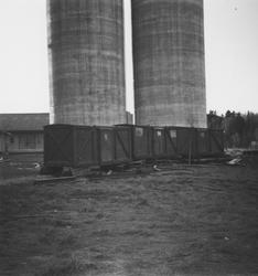 Tre av Urskog-Hølandsbanens lukkede løftekasser ble etter ba