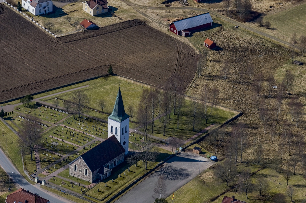 Flygfoto över Källeryds kyrka i Nissafors, Gnosjö kommun.