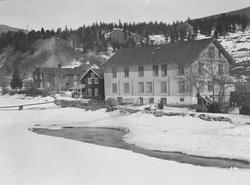 Ringebu. Vålebru. Myr (Myhr) gard sett fra Kalstad. Vinter.