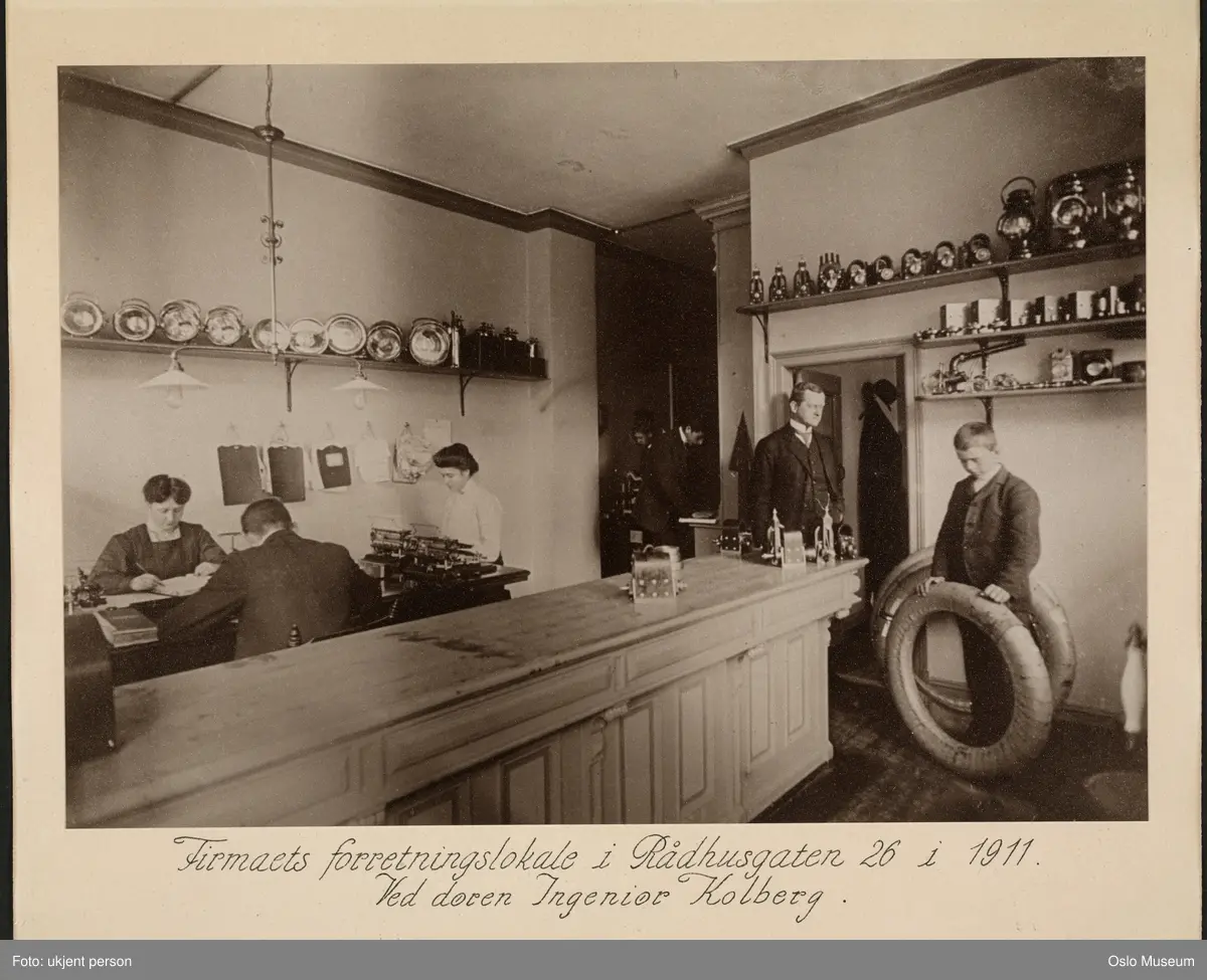 Kolberg, Caspary & Co., forretning, interiør, menn, ingeniør, kvinner, kontordamer, gutt