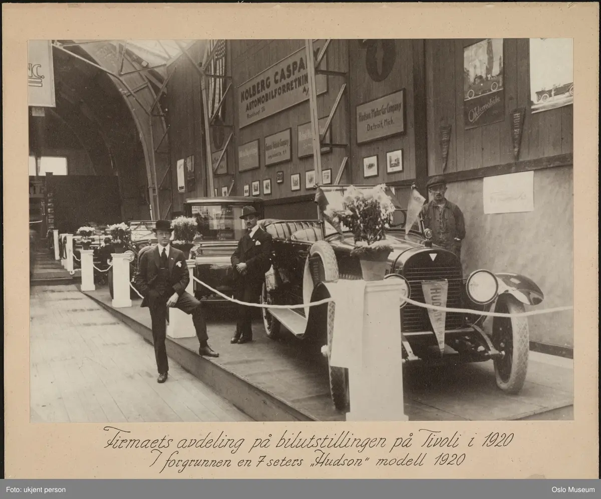 Kolberg, Caspary & Co., stand, bilutstilling i Tivoli, interiør, menn, biler
