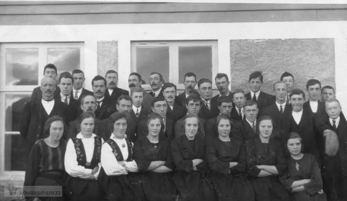 Heggblomen ungdomslag ca. 1924.Sør Heggdal.