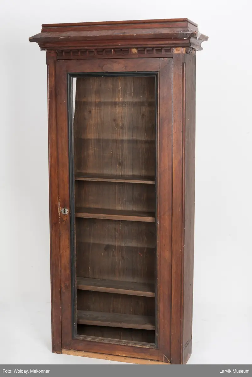 Har hatt speil i fyllingen.