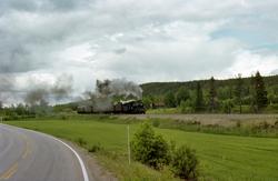 Veterantog på Solørbanen, syd for Kirkenær. Toget trekkes av