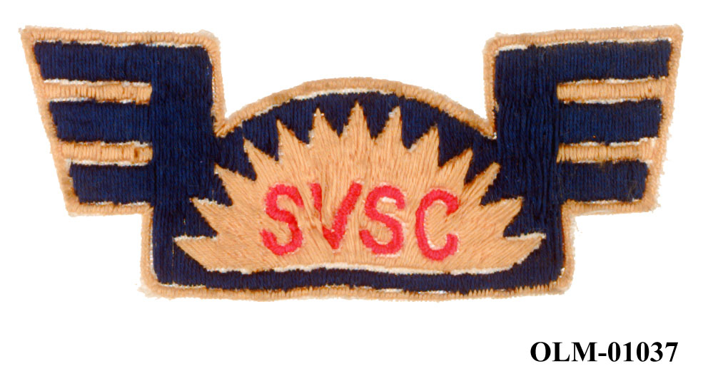 Inneholder 101 merker, pins og  medaljer.
Guttorm Berge tok tilbake samlingen 21.mai 1996.-notert i aksesjonsboken.