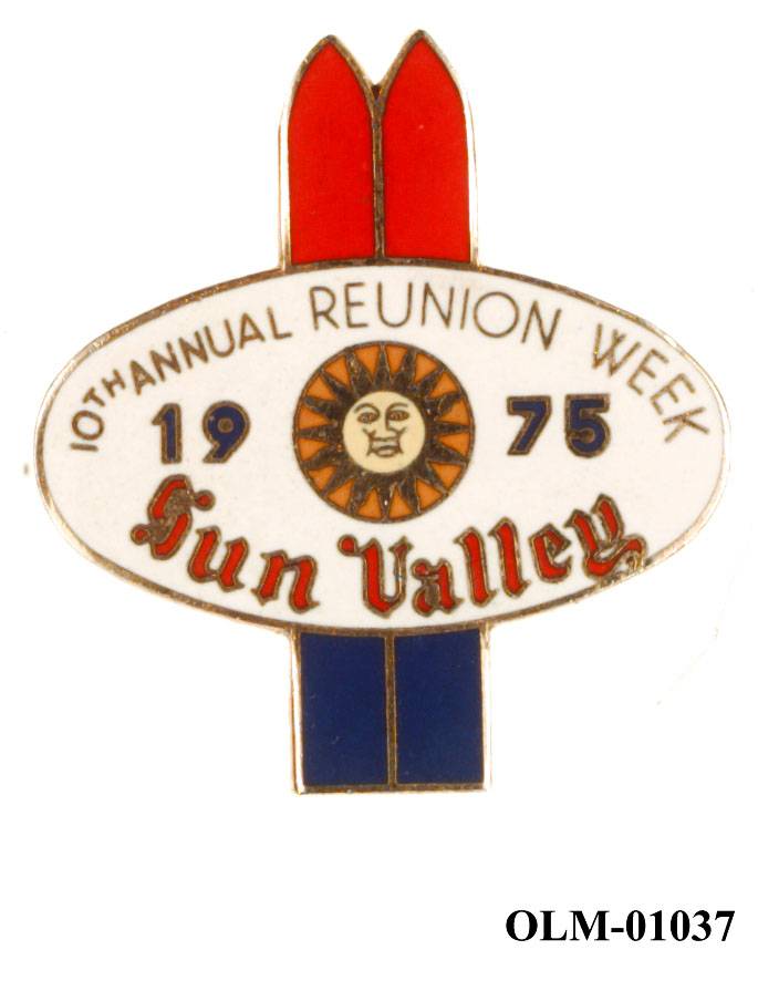 Inneholder 101 merker, pins og  medaljer.
Guttorm Berge tok tilbake samlingen 21.mai 1996.-notert i aksesjonsboken.