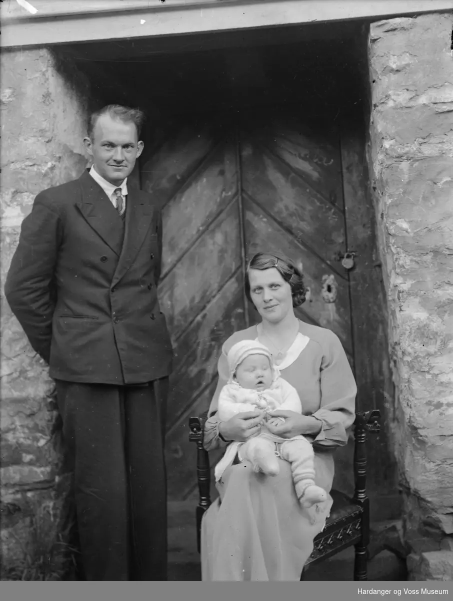 Familie med lite barn, Ingrid og Erling L. Håheim 