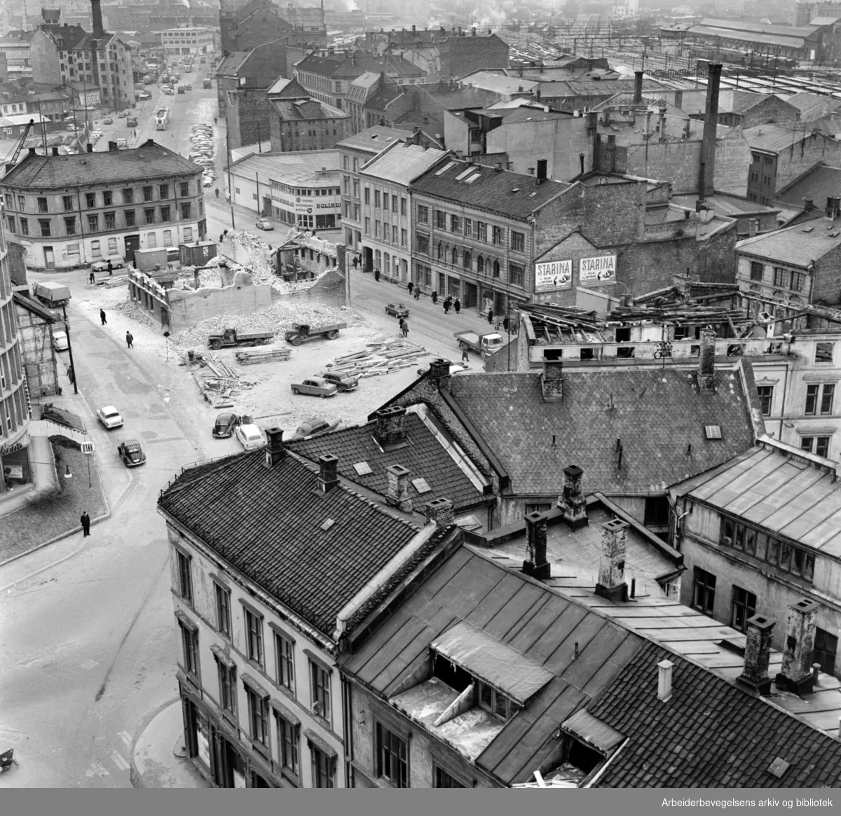 Vaterland. Saneringen i Karl den 12.s gate og Vognmannsgata. Februar 1962
