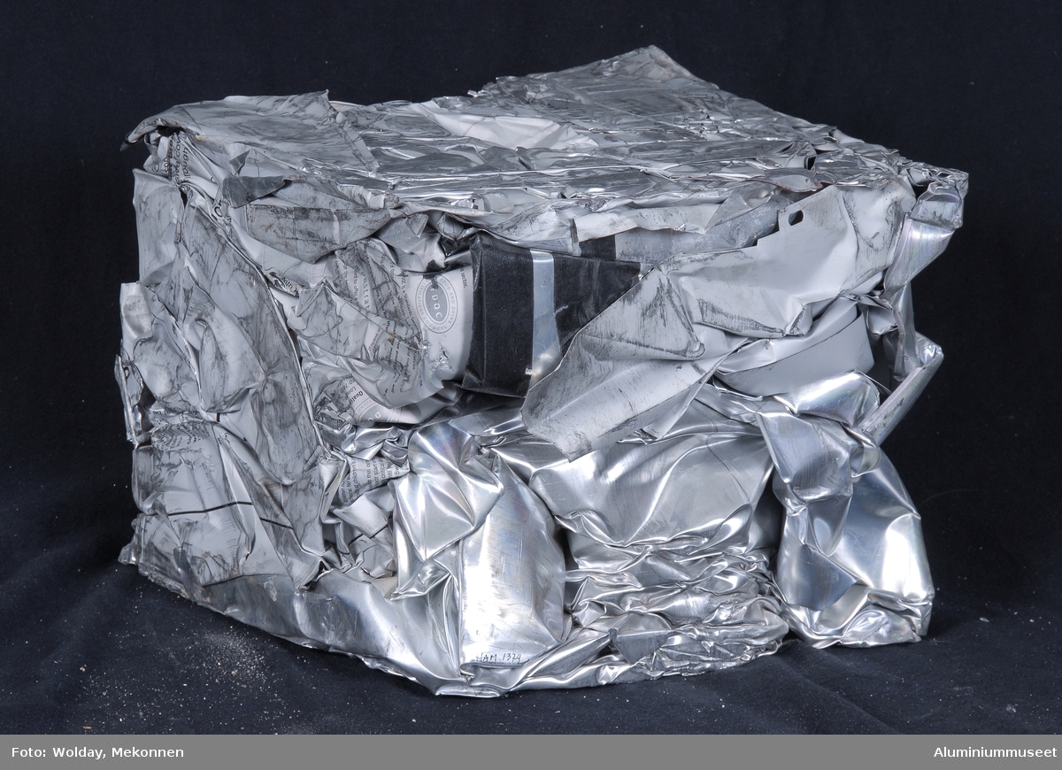 Komprimert kube av resirkulerbart aluminium