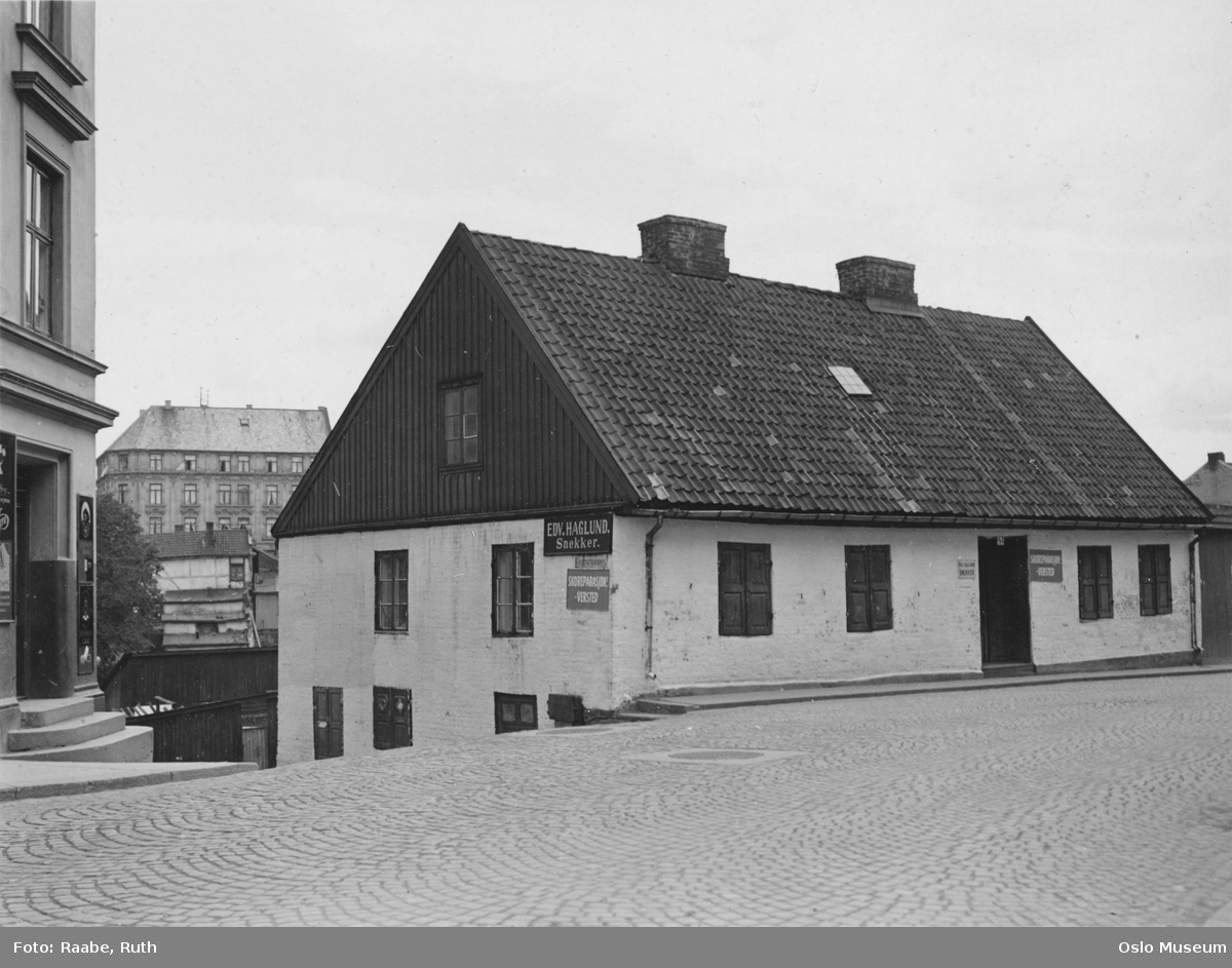Edv. Haglund snekkerverksted, skoreparasjonsverksted, bygårder