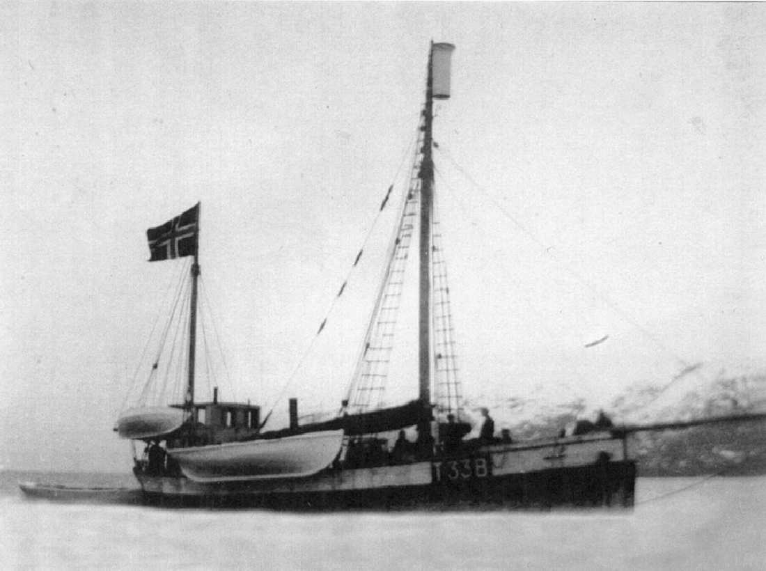 Skandfer
Ishavsskuta Skandfer kommer til Balsfjord i 1922, trolig det eldste bildet av båten.