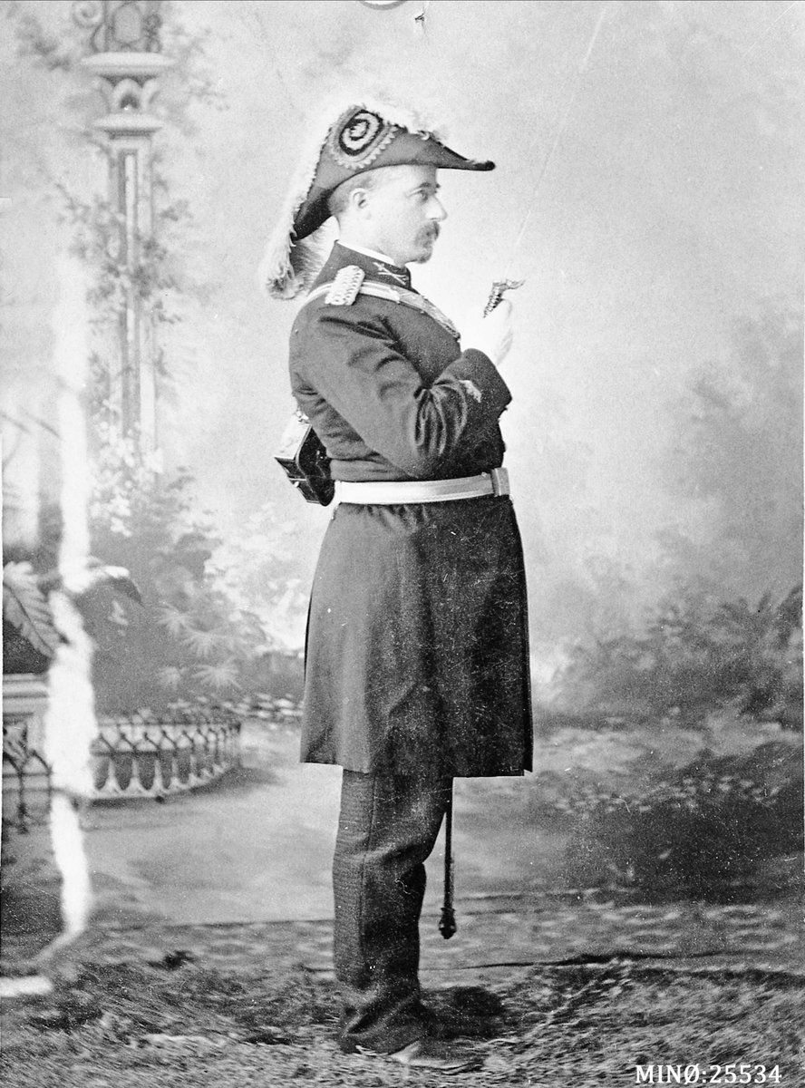 Portrett av mann i uniform. Jørgen Olsen Straumbu, den første som utvandret fra Folldal