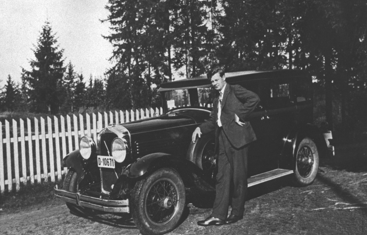 Guttorm Falck Westgaard. Han var lensmann i Nord-Odal fra 1929 til 1945. Lensmannskontoret var da på Sandvik i Austvatn.