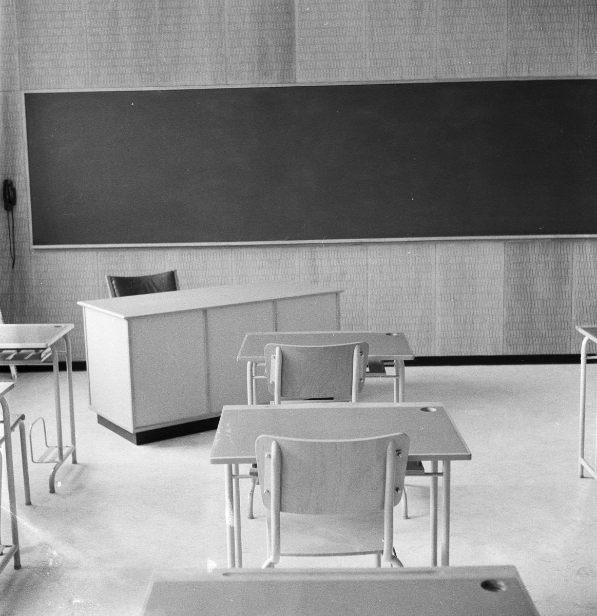 Klasserom på nye Odda høgre skole i 1959.